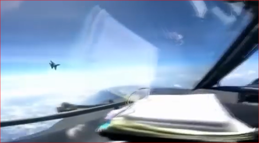 আকাশে মুখোমুখি যুক্তরাষ্ট্র-চীনের যুদ্ধবিমান! চীনের যুদ্ধবিমান