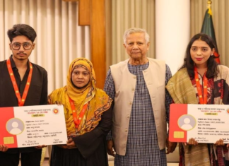 জুলাই যোদ্ধাদের জন্য হেলথকার্ড বিতরণ কার্যক্রমের উদ্বোধন হেলথকার্ড বিতরণ কার্যক্রমের উদ্বোধন