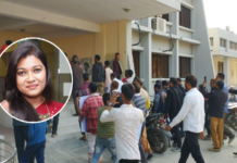 পার্বতীপুরে ছাত্র-জনতার তোপের মুখে অফিস ছাড়লেন ইউএনও অফিস ছাড়লেন ইউএনও